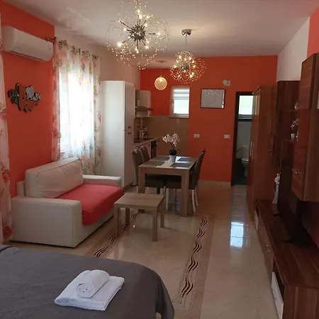 House Monte Cherpo * Pola