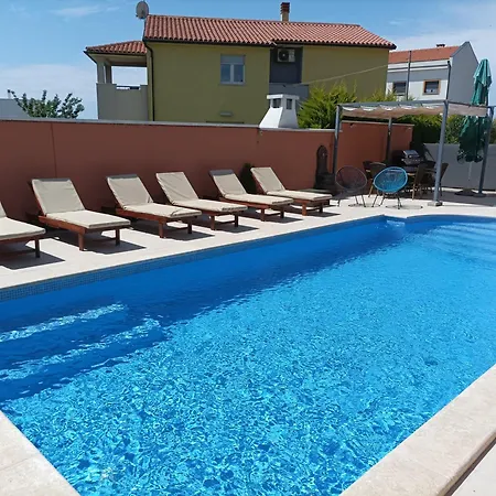 House Monte Cherpo