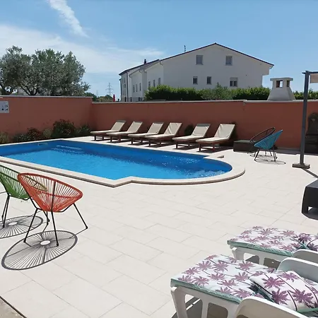 House Monte Cherpo * Pola