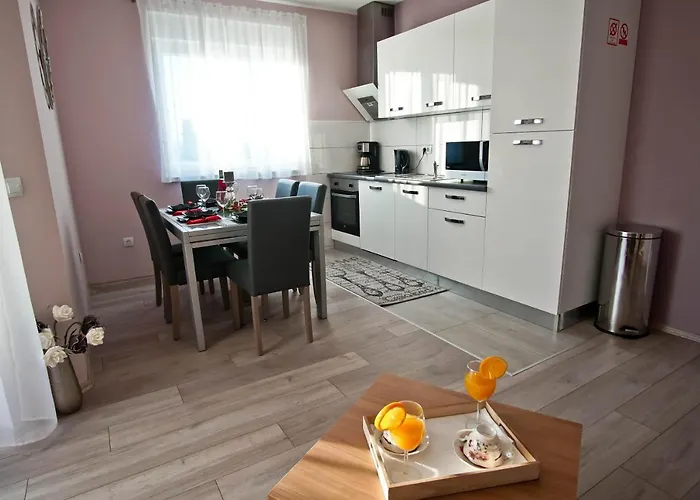 House Monte Cherpo * Pola