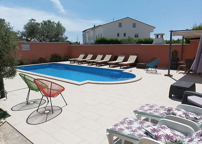 House Monte Cherpo * Pola