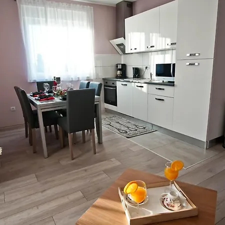 House Monte Cherpo * Pola