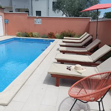 House Monte Cherpo
