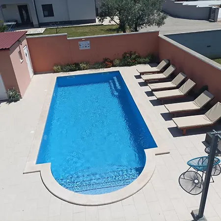 House Monte Cherpo Vakantiehuis Pula